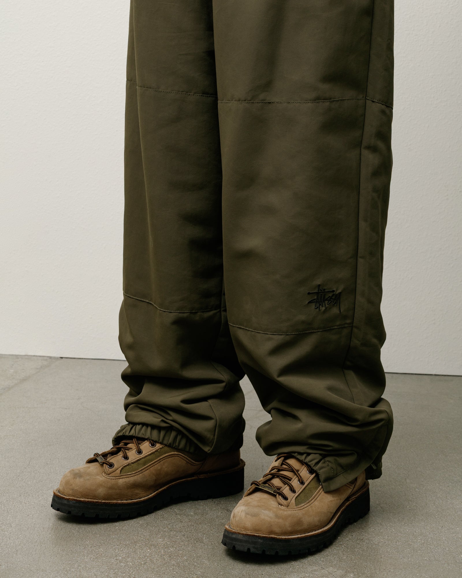 Training Pant Mens Regular In Olive