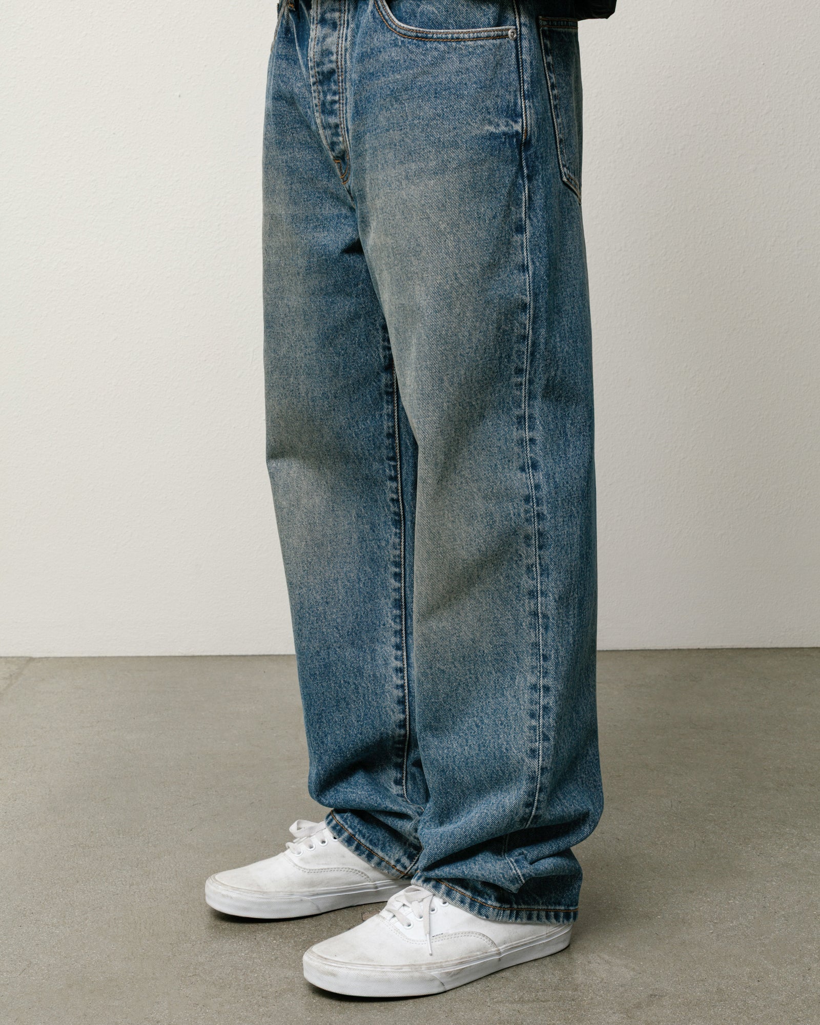 New Classic Jean Denim Unisex In Dark Wash Indigo