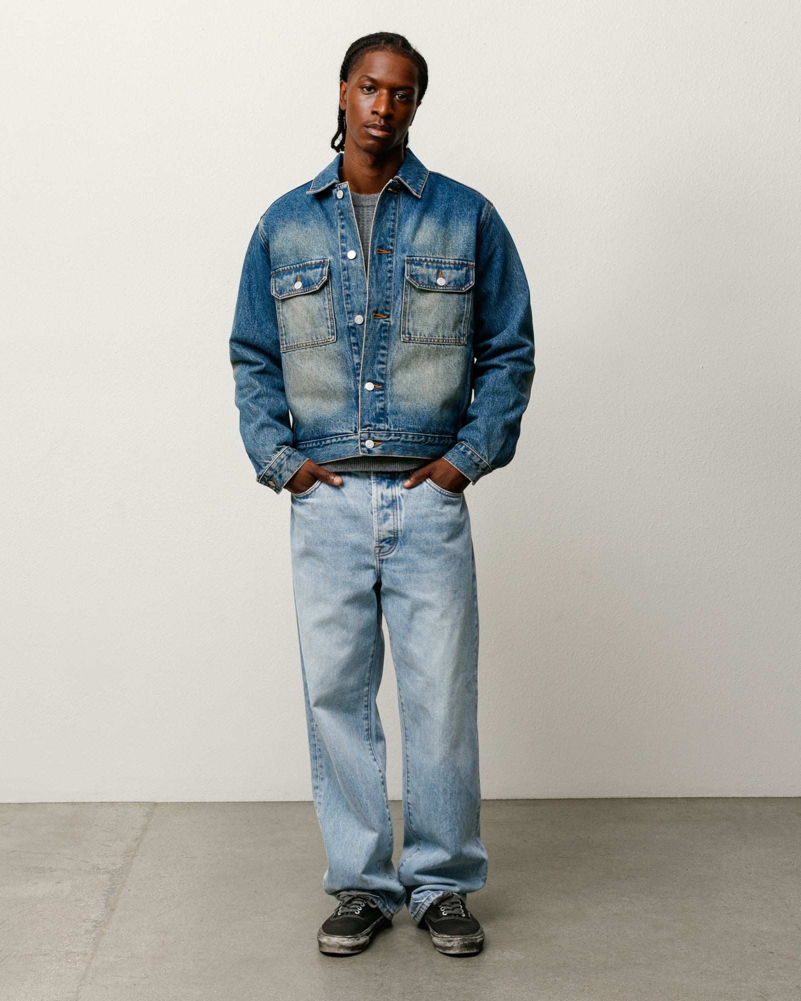 New Classic Jean Denim Unisex In Light Wash Indigo