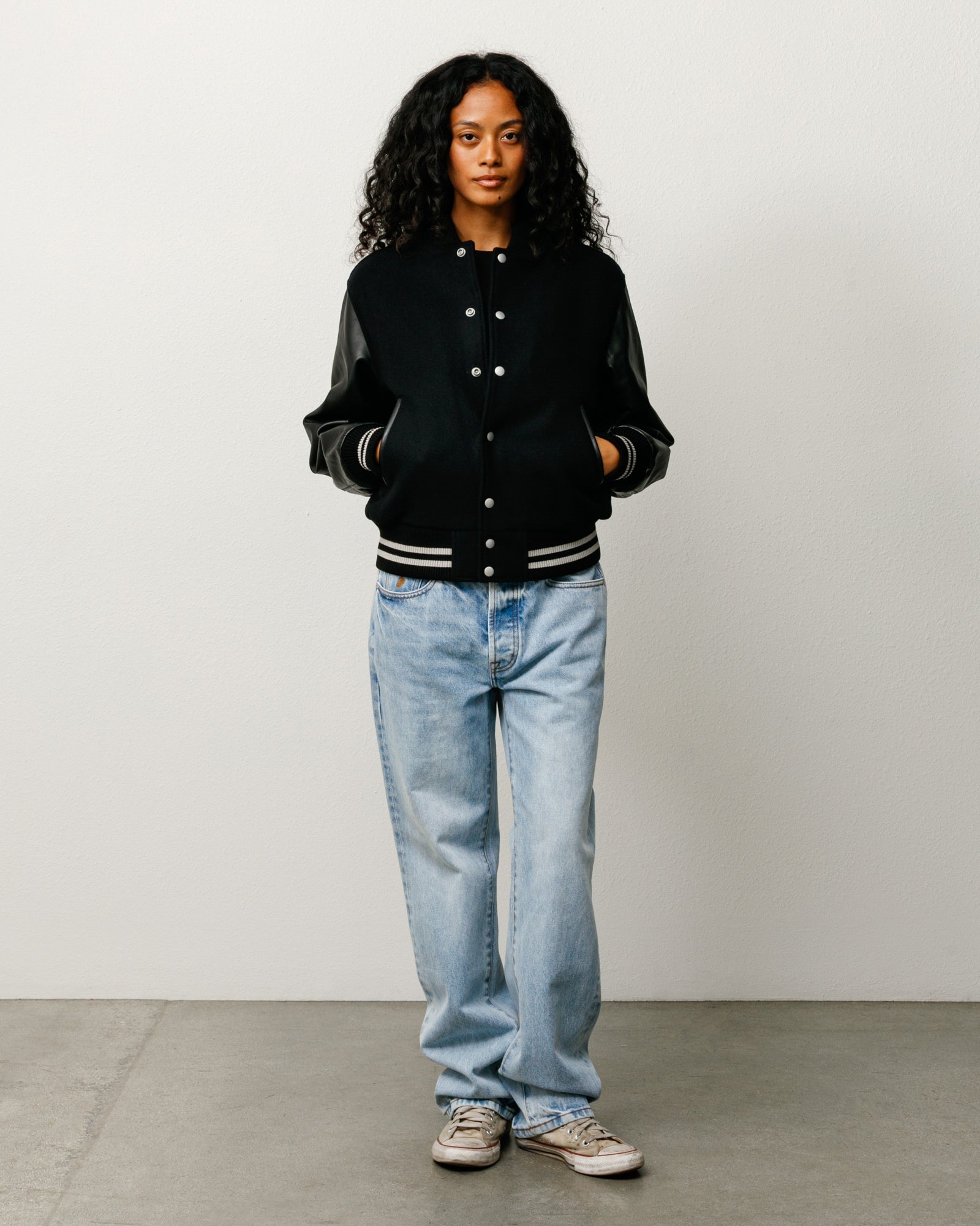 Straight Jean Denim Unisex In Light Wash Indigo