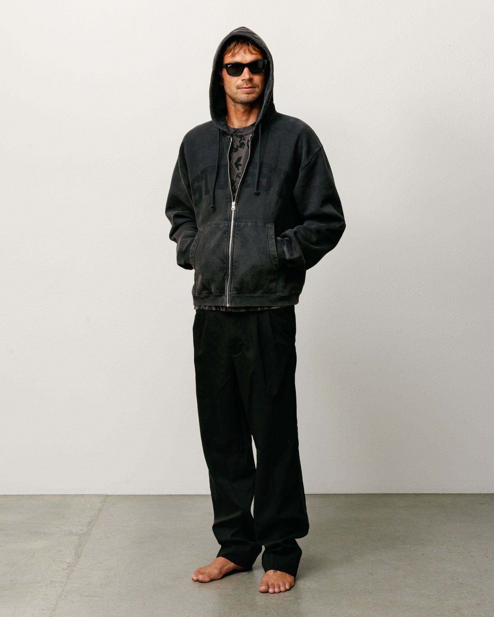 Faded Graphic Zip Hood Unisex Long Sleeve In Washed Black