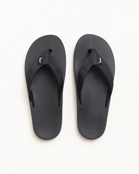 Rubber Flip-Flop Unisex In Black With Wide Straps And Textured Footbed