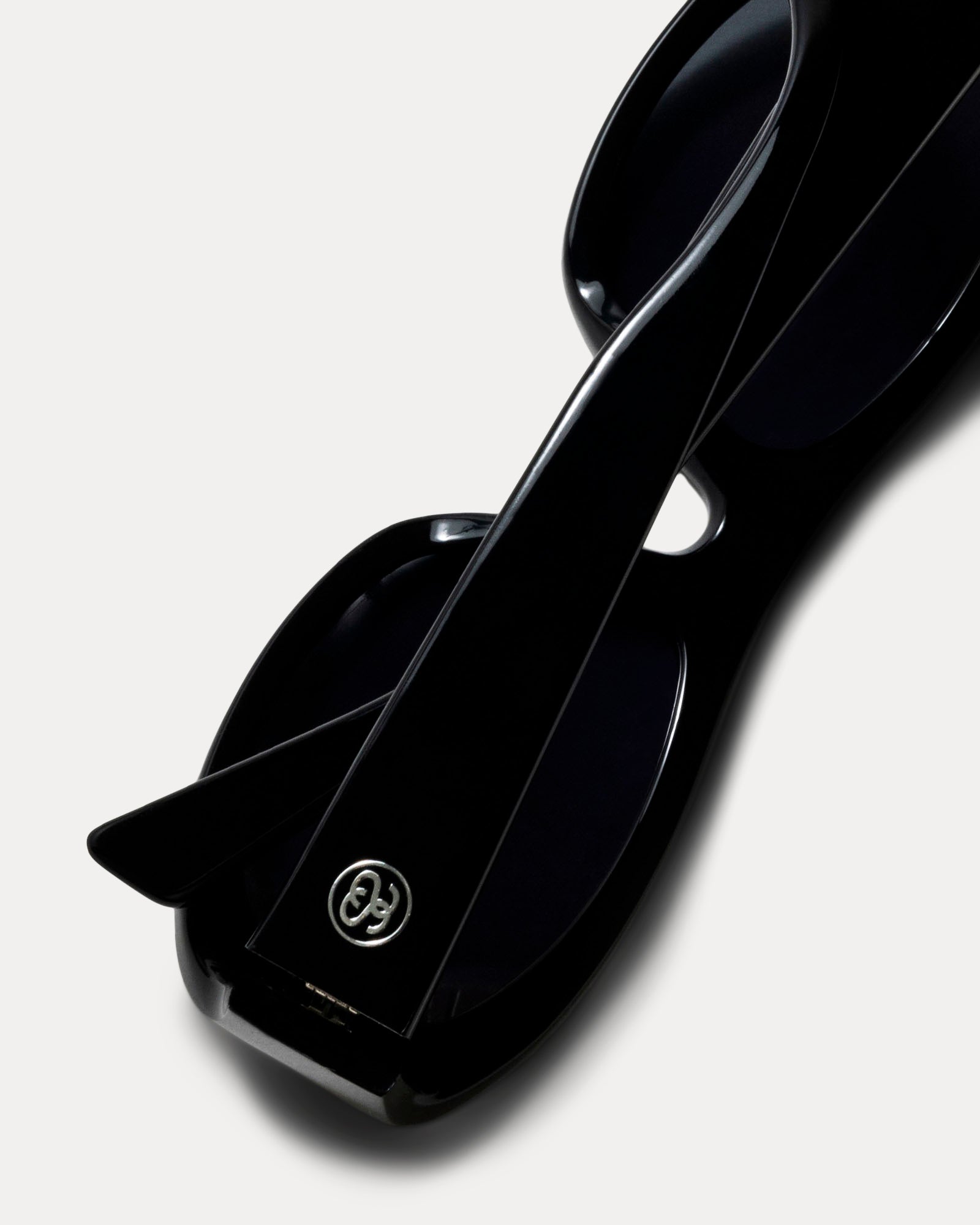 Landon Sunglasses Accessories In Black/black Lens