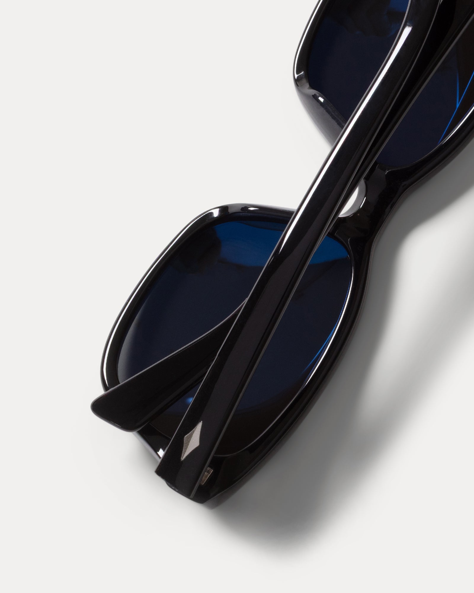 Alan Sunglasses Accessories In Black/black Lens